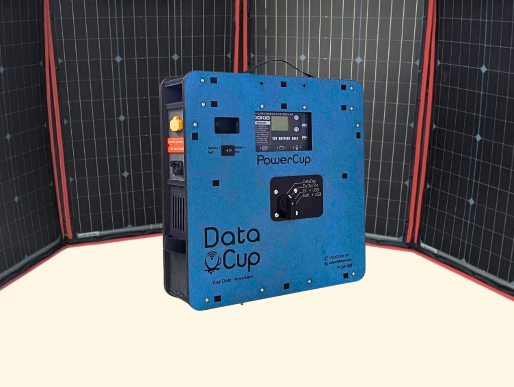 PowerCup devant son panneau solaire inclinaison